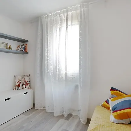 Castleview Apartment *